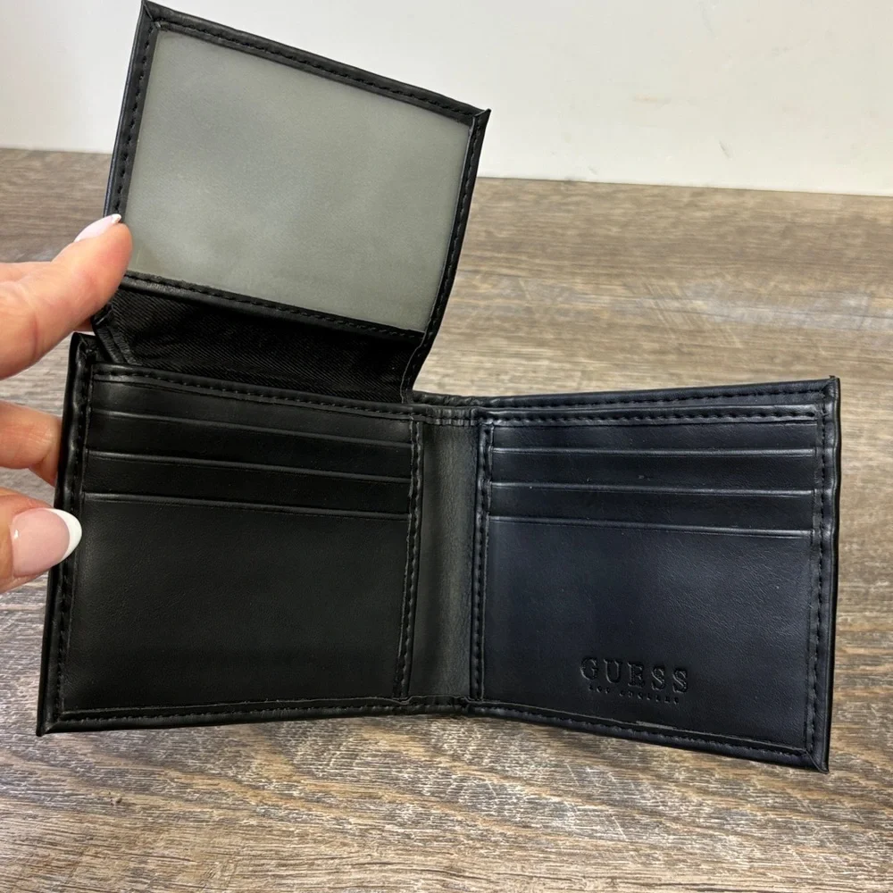 GUESS Black Logo Bifold Wallet + Removable ID Insert – Classic Monogram